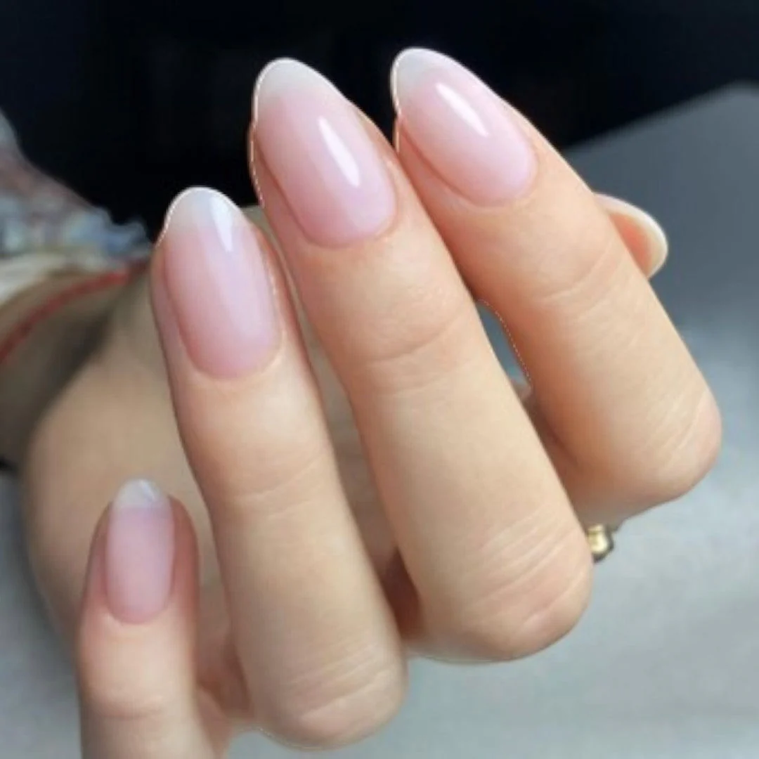 CND Vinylux - #132 Negligee - Image 2