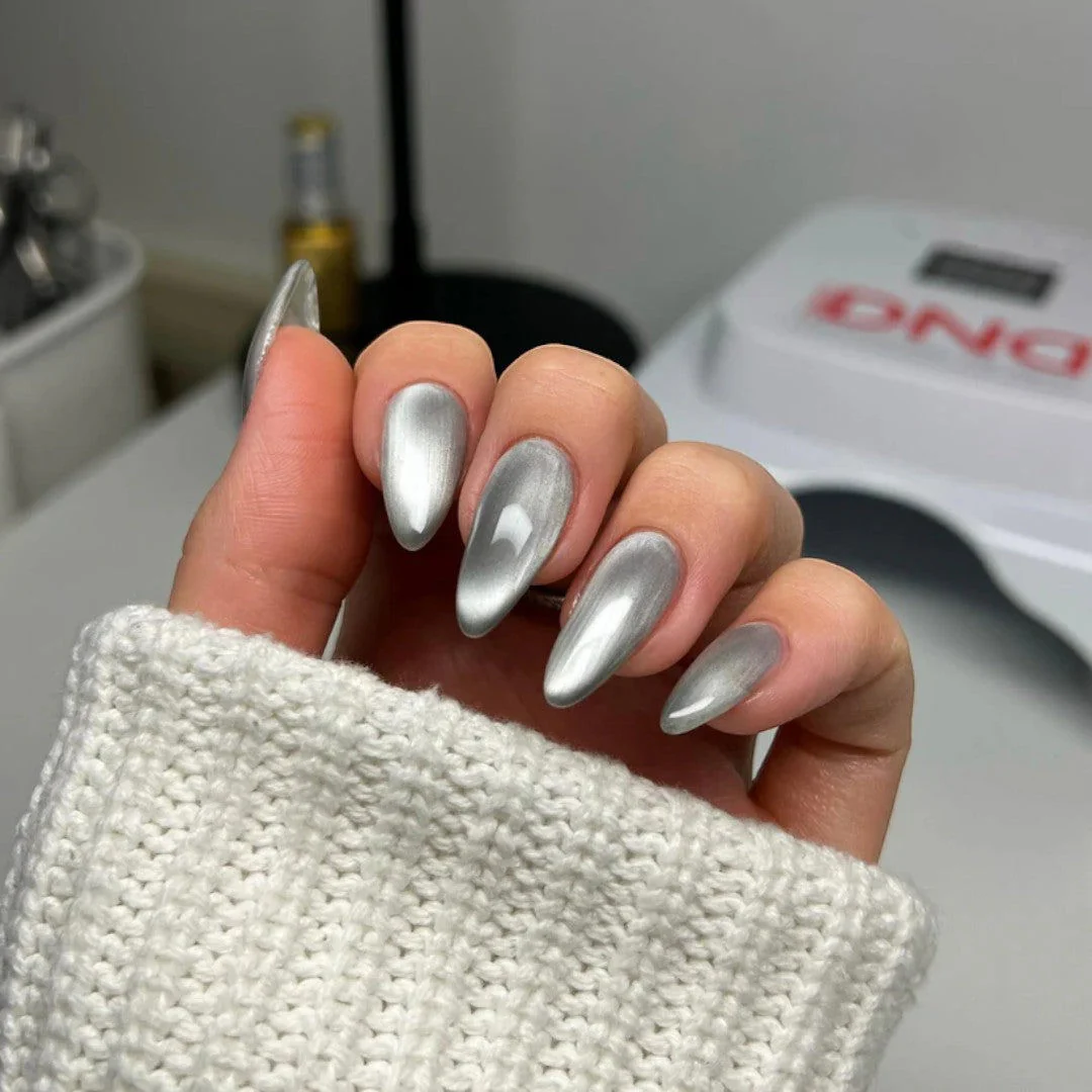 DND Diva 9D Cat Eye Gel Polish - Mirror-Acle #01 - Image 3