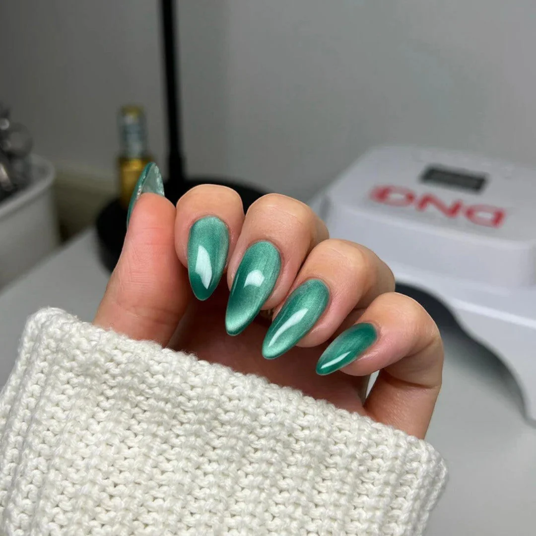 DND Diva 9D Cat Eye Gel Polish - Sea Glass #11 - Image 2