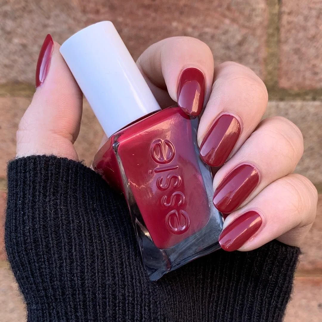Essie Gel Couture - Paint The Gown Red #342 - Image 2